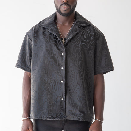SEAMS BUTTON UP